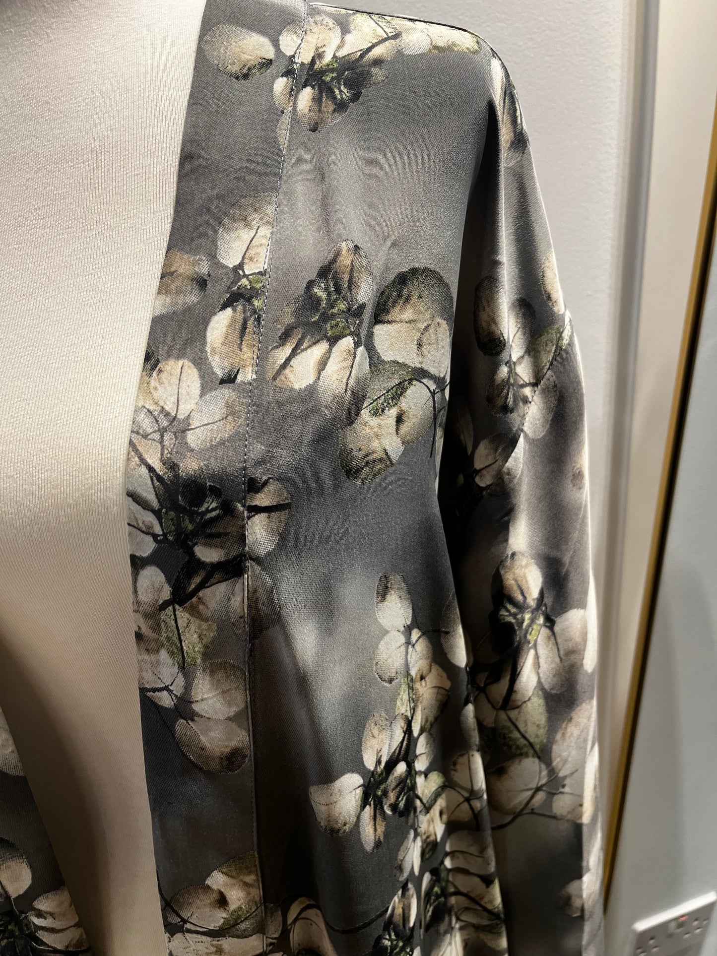 Kimono long flower grey