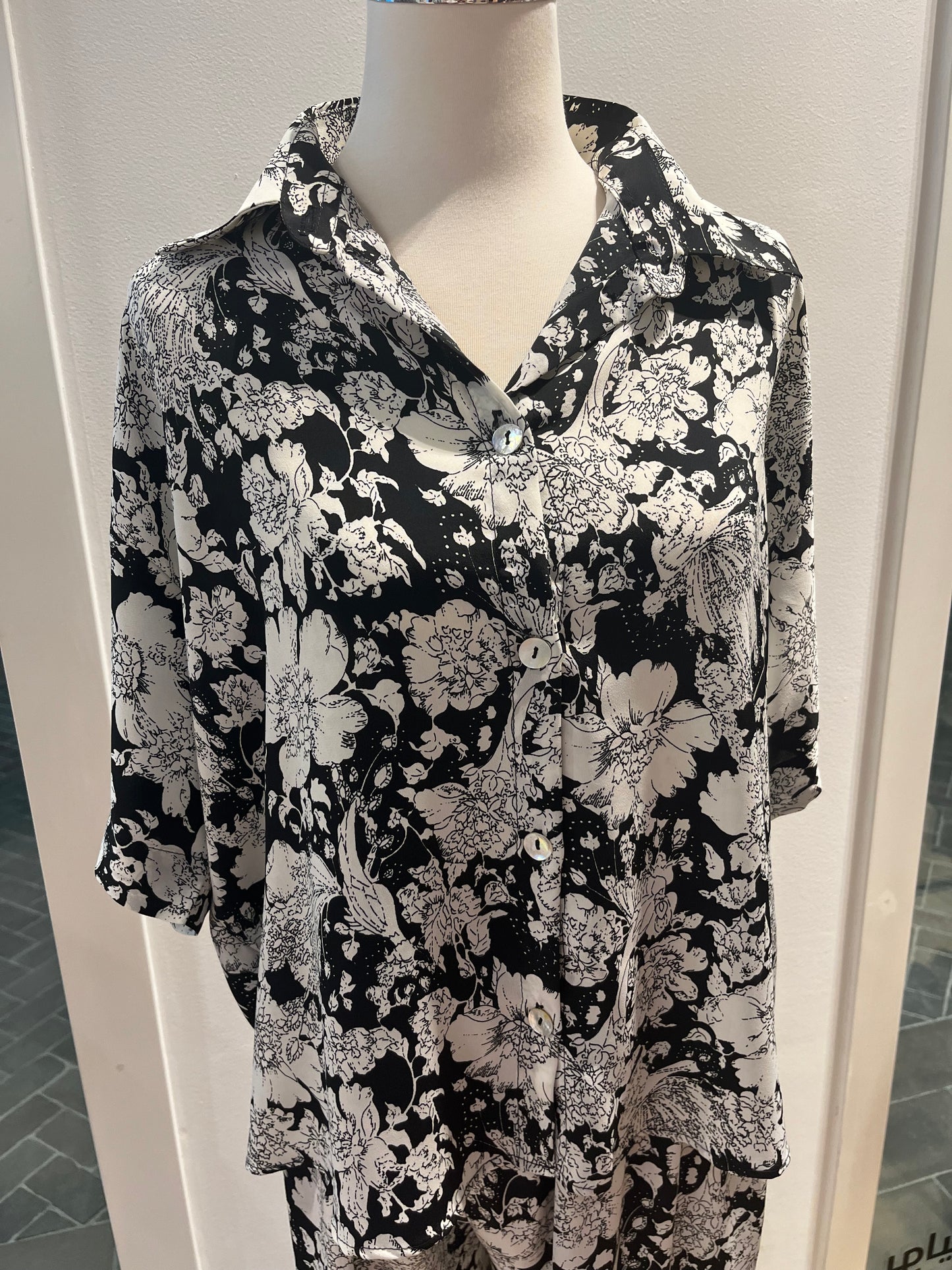 Shirt short floral black and white