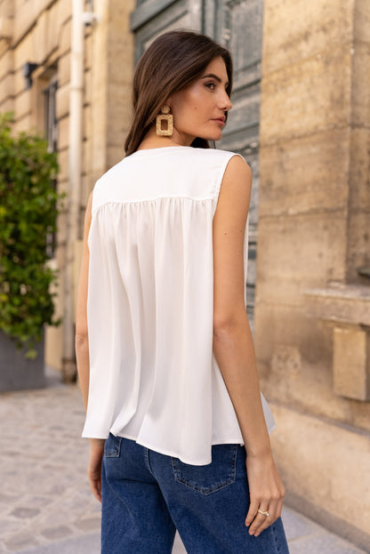 Choklate white top